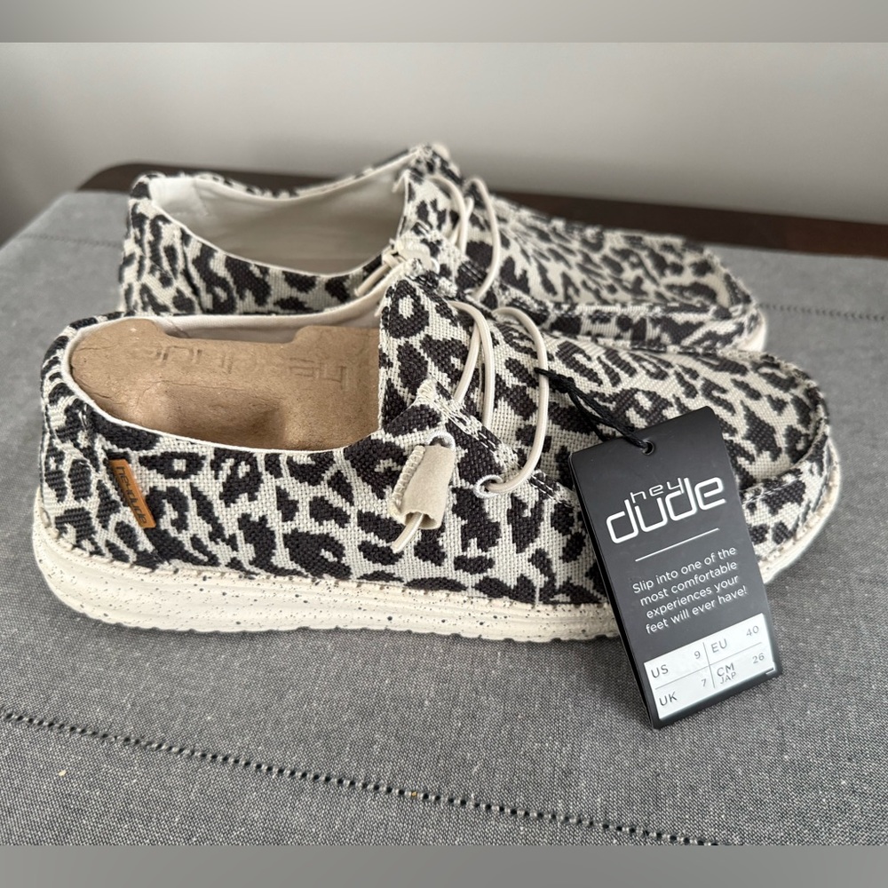 NWT Hey Dude - Size 9